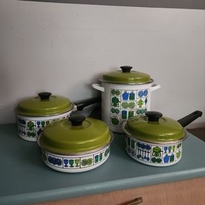 VINTAGE 1970s enamel cookware set